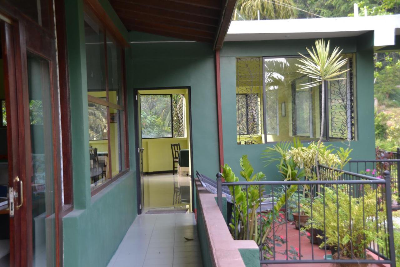 Green Woods Guest Kandy Exterior photo