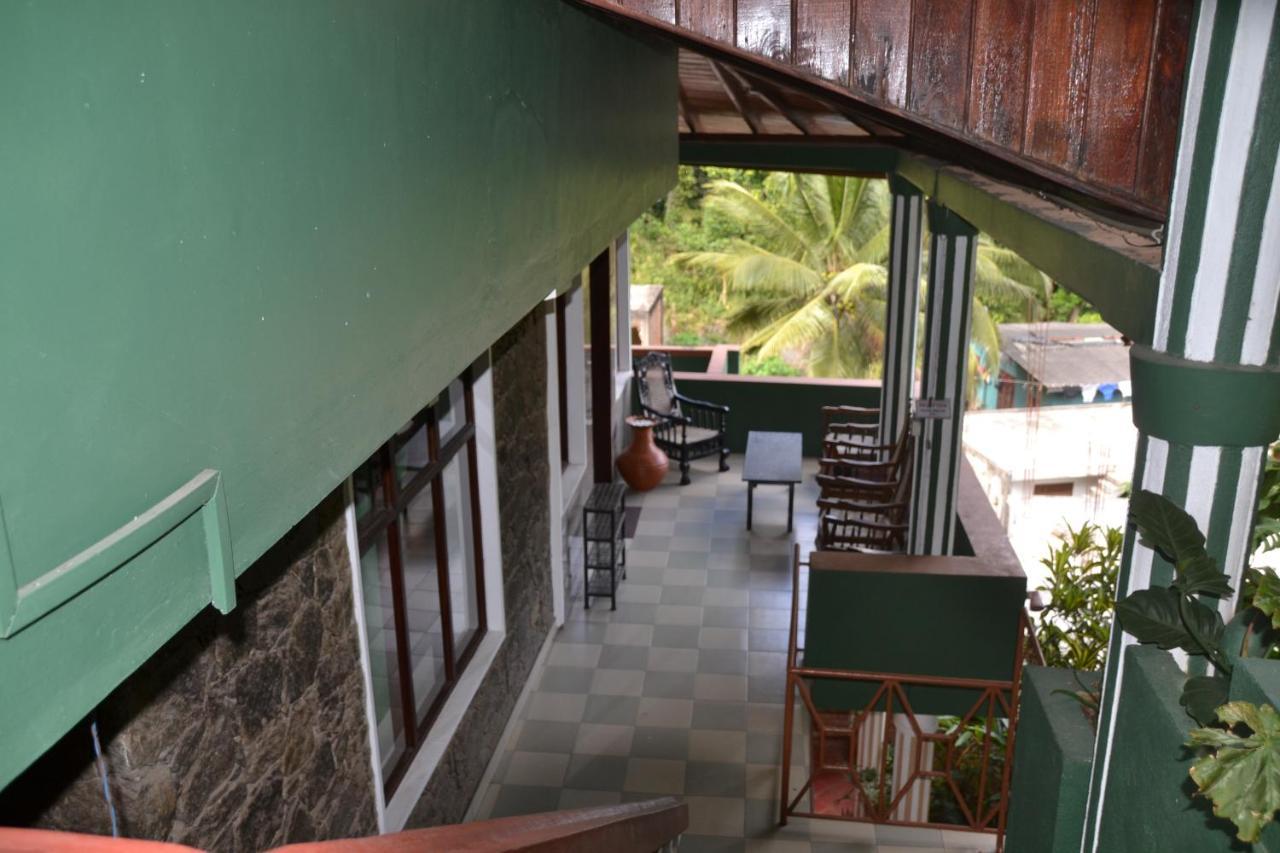 Green Woods Guest Kandy Exterior photo